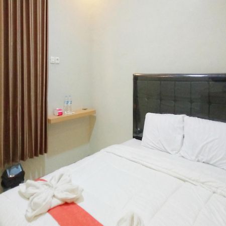 Rifal Inn Mitra Reddoorz Тегал Экстерьер фото