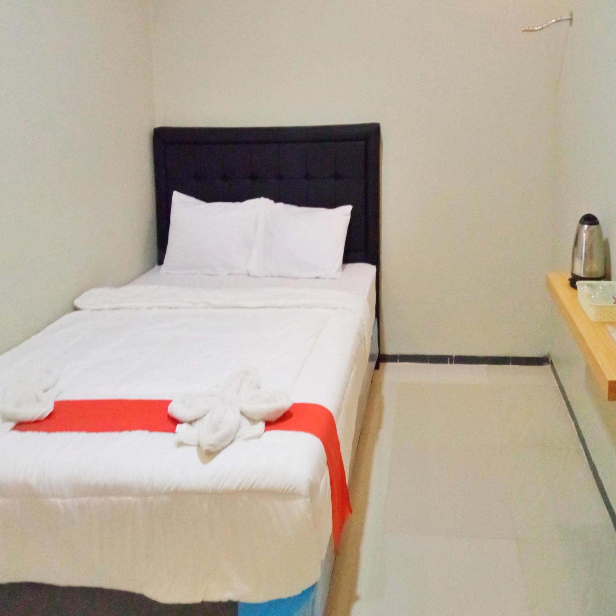 Rifal Inn Mitra Reddoorz Тегал Экстерьер фото