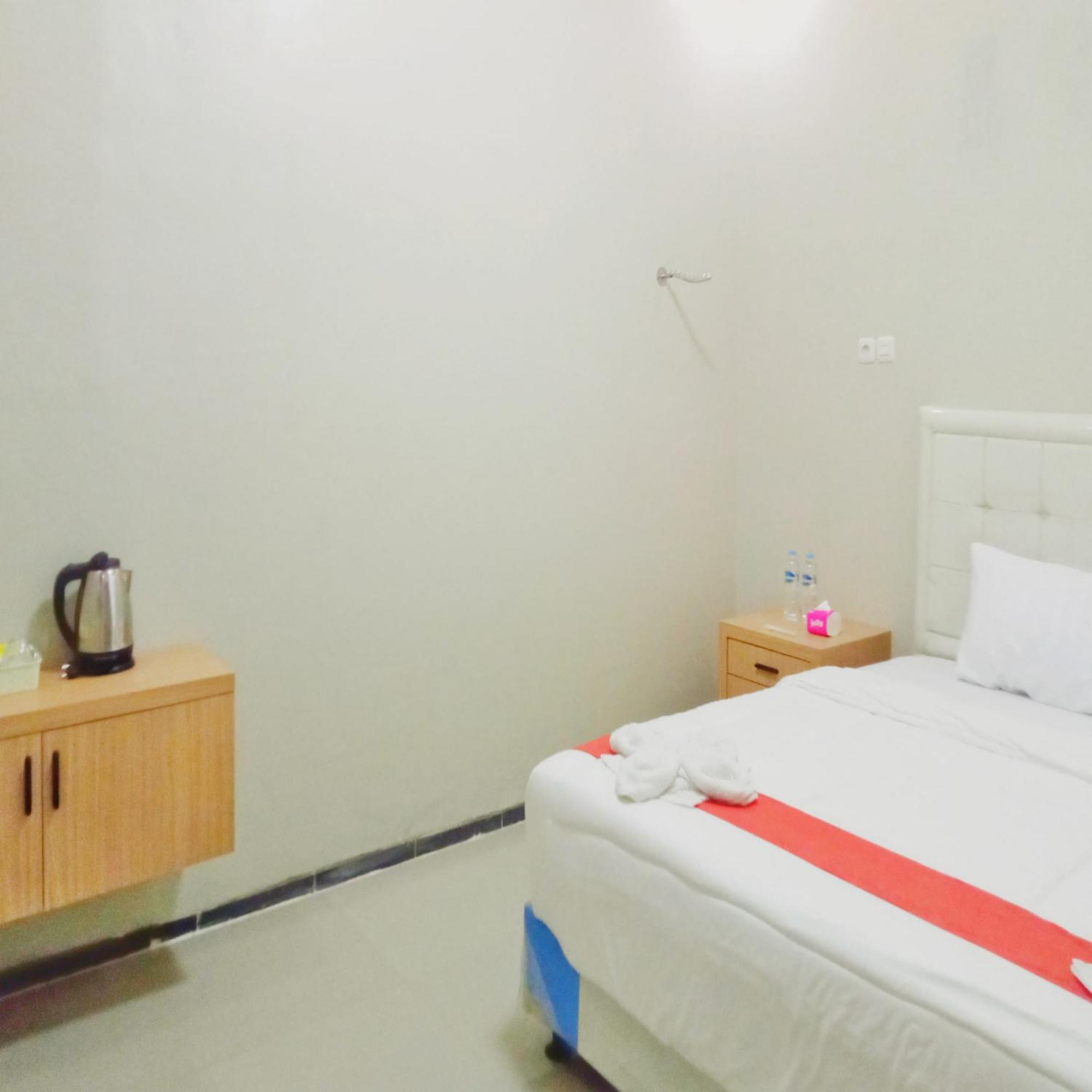 Rifal Inn Mitra Reddoorz Тегал Экстерьер фото