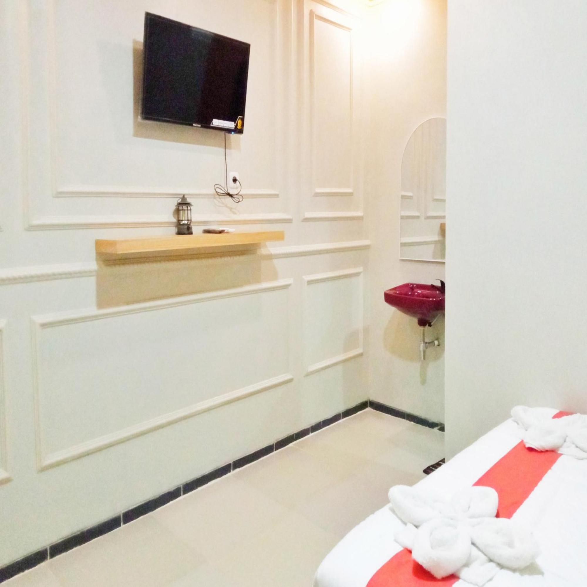 Rifal Inn Mitra Reddoorz Тегал Экстерьер фото